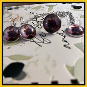 ❄️NEW❄️Disney Frozen Anna Necklace, Pierced Earrings and Adjustable Ring❄️